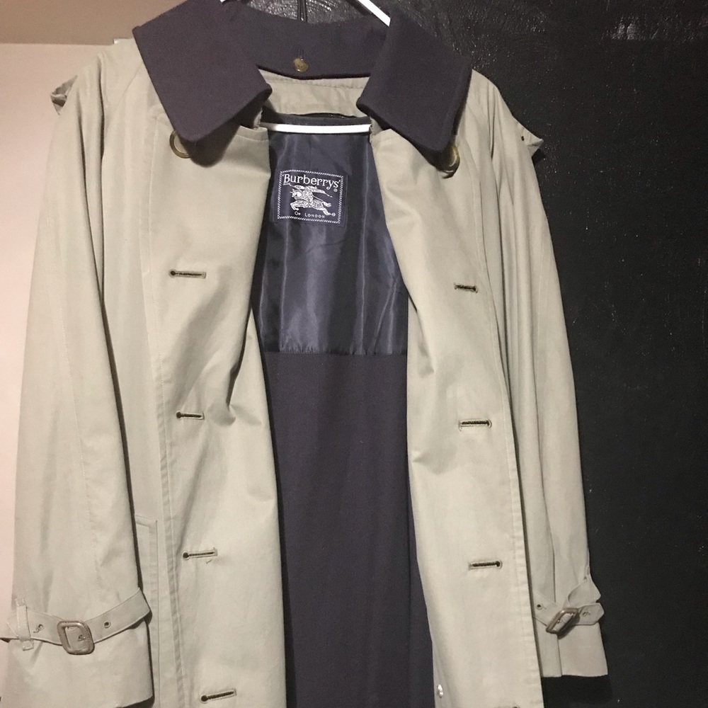 Men’s Burberry’s trench Coat size 42 short